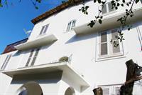 Hotel Hennessy House